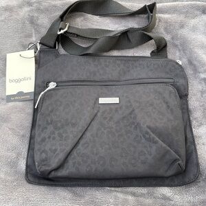 NWT Baggallini - HP Crossbody Bagg in Leopard Print